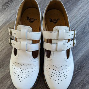 Dr. Martens white leathwer Mary Janes